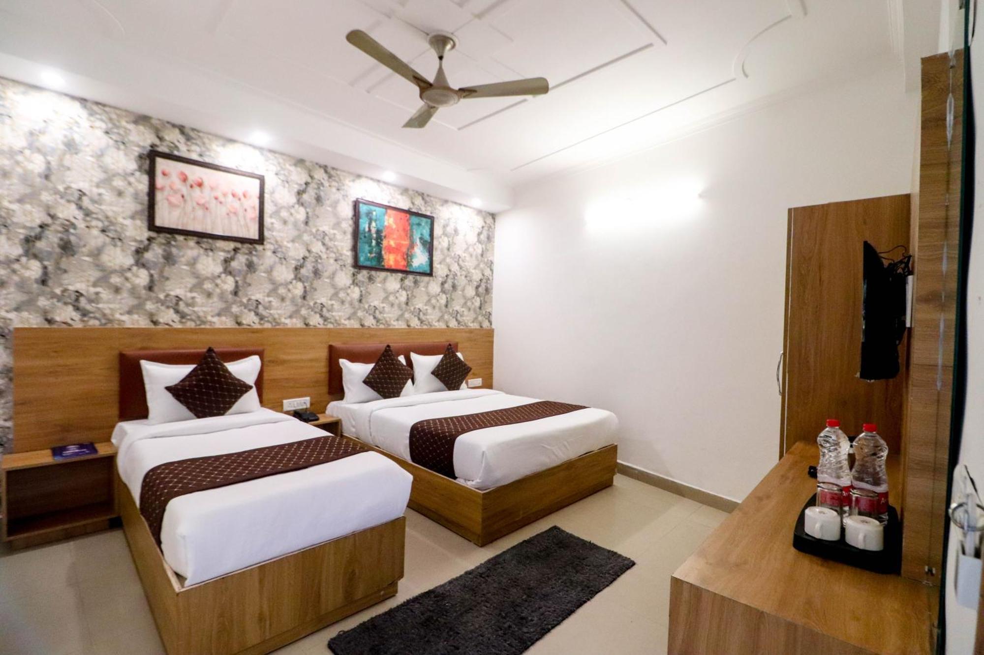 Hotel Vvs Near Delhi Airport Nueva Delhi Exterior foto