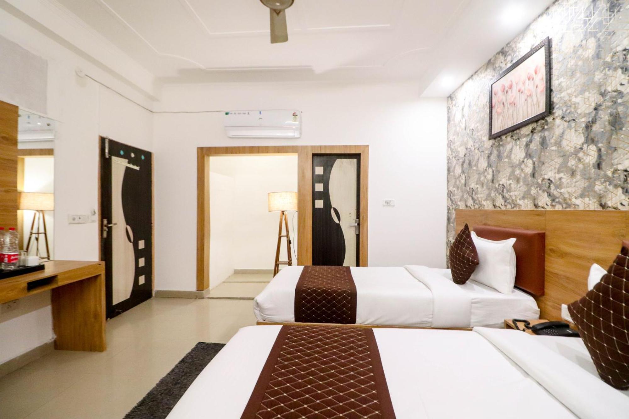 Hotel Vvs Near Delhi Airport Nueva Delhi Exterior foto